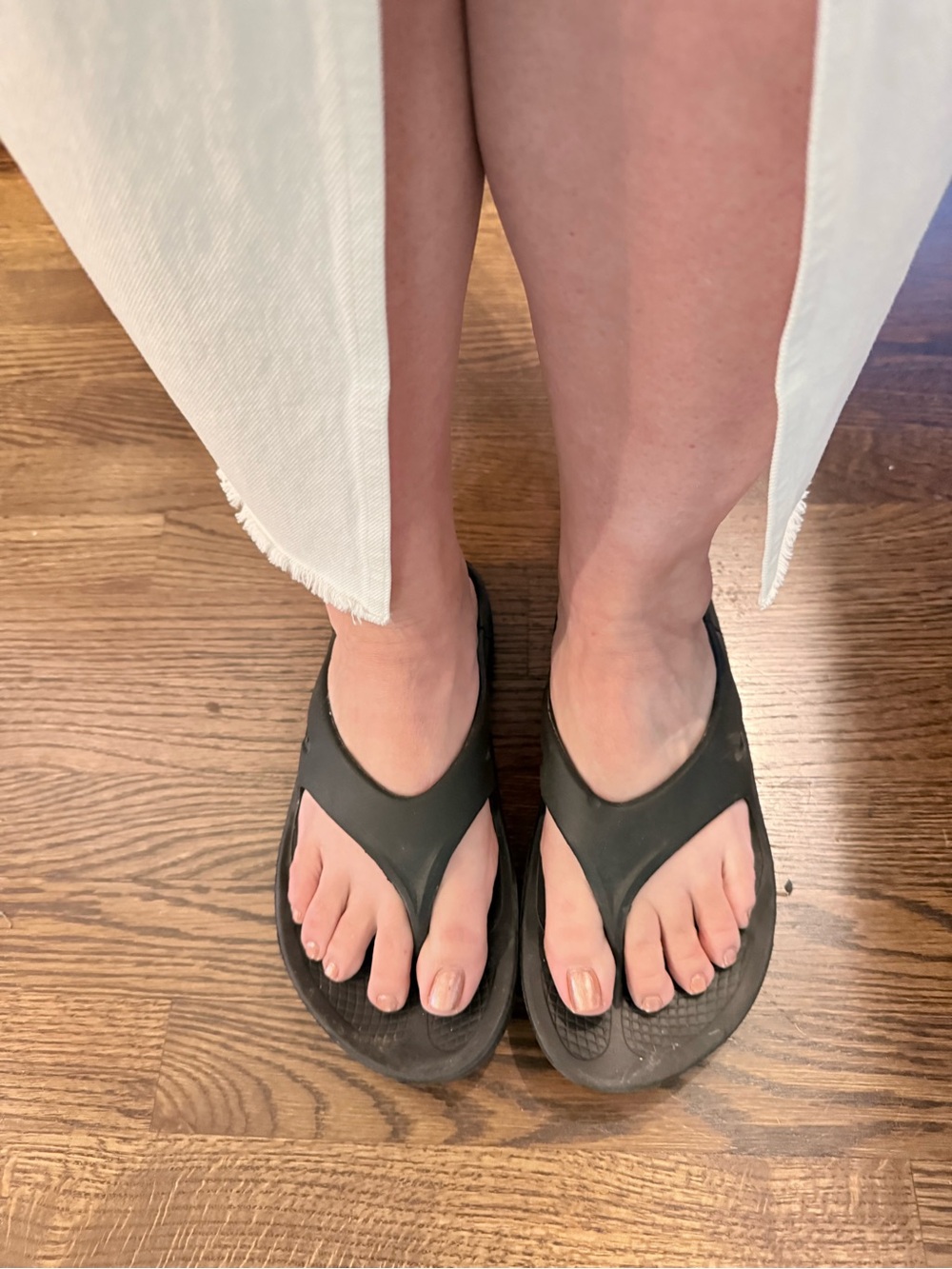 Oofos ooriginal recovery thong sandals EU41 USA 9 or 9.5 Black Flip-Flops